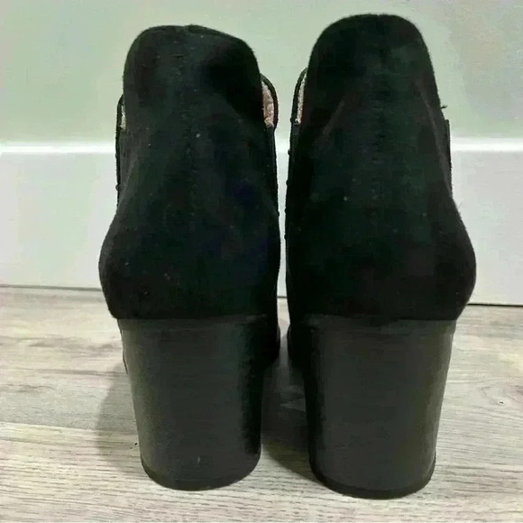 Naturalizer Soul Faux Suede Black Studded Booties Heeled Ankle Boots Size 7W - Picture 4 of 8